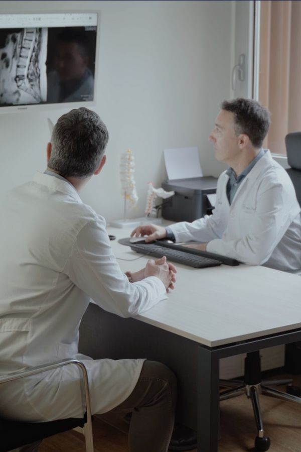 Neurocirujanos especialistas en casos complejos. Neurocirujanos especialistas en casos complejos.