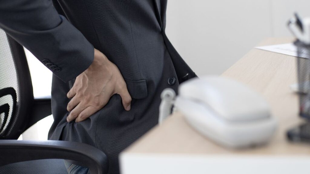 dolor de espalda al volver al trabajo después de vacaciones dolor de espalda al volver al trabajo después de vacaciones